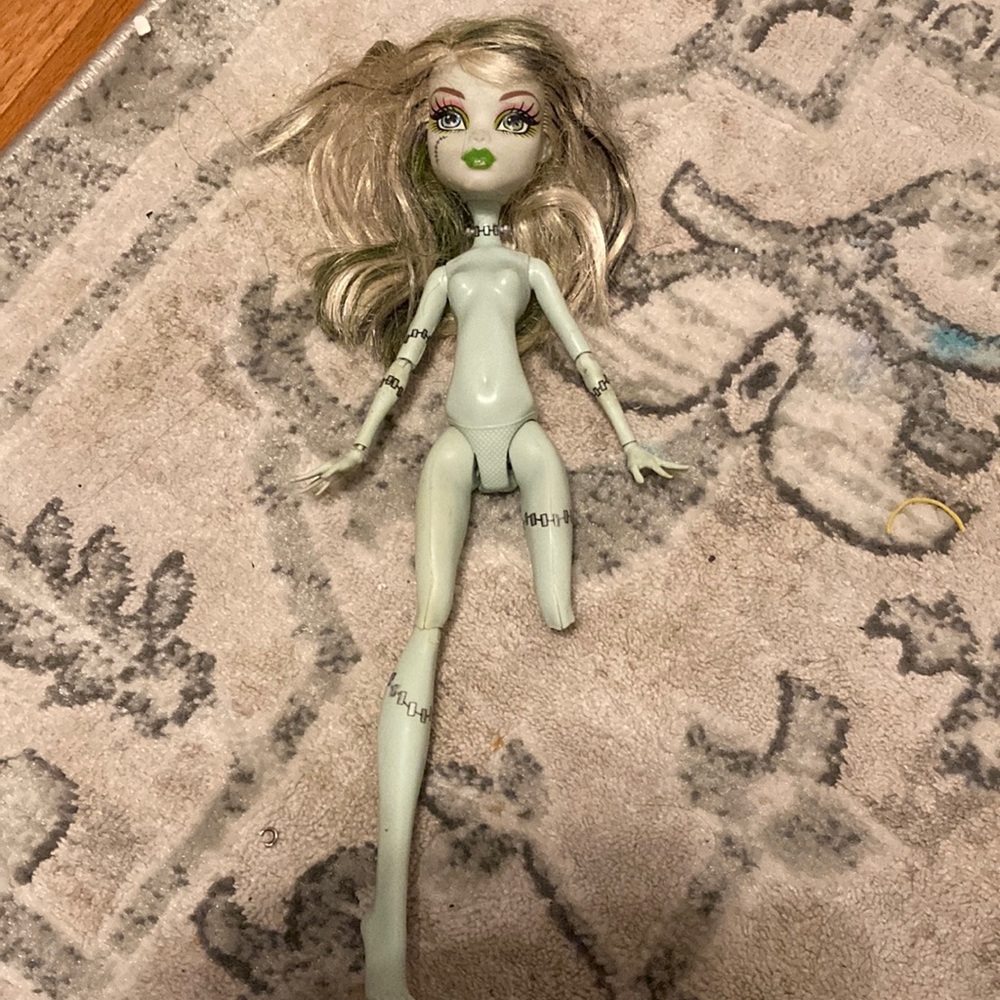 BROKEN frankie doll